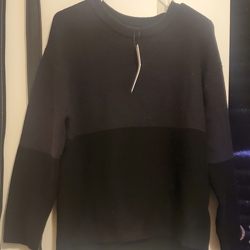 Color block pullover - Picture 3 of 3